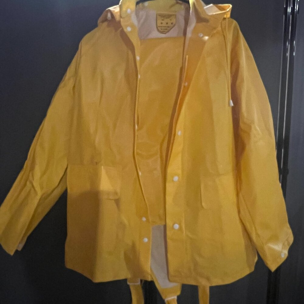 Yellow rain/sailing suit